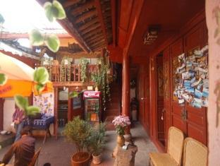 Overseas Inn Lijiang  Esterno foto